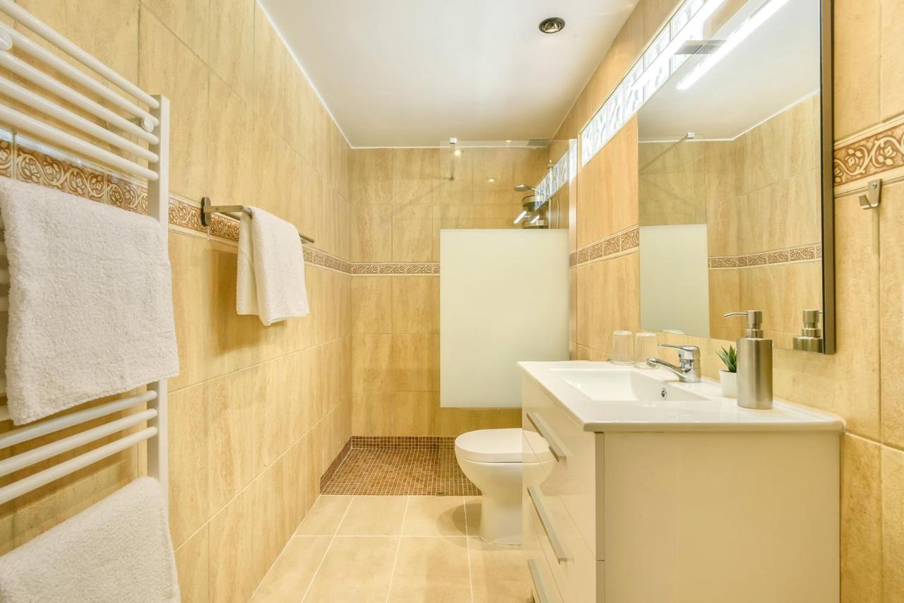 Modern Stylish Bungalow In モライラ エクステリア 写真